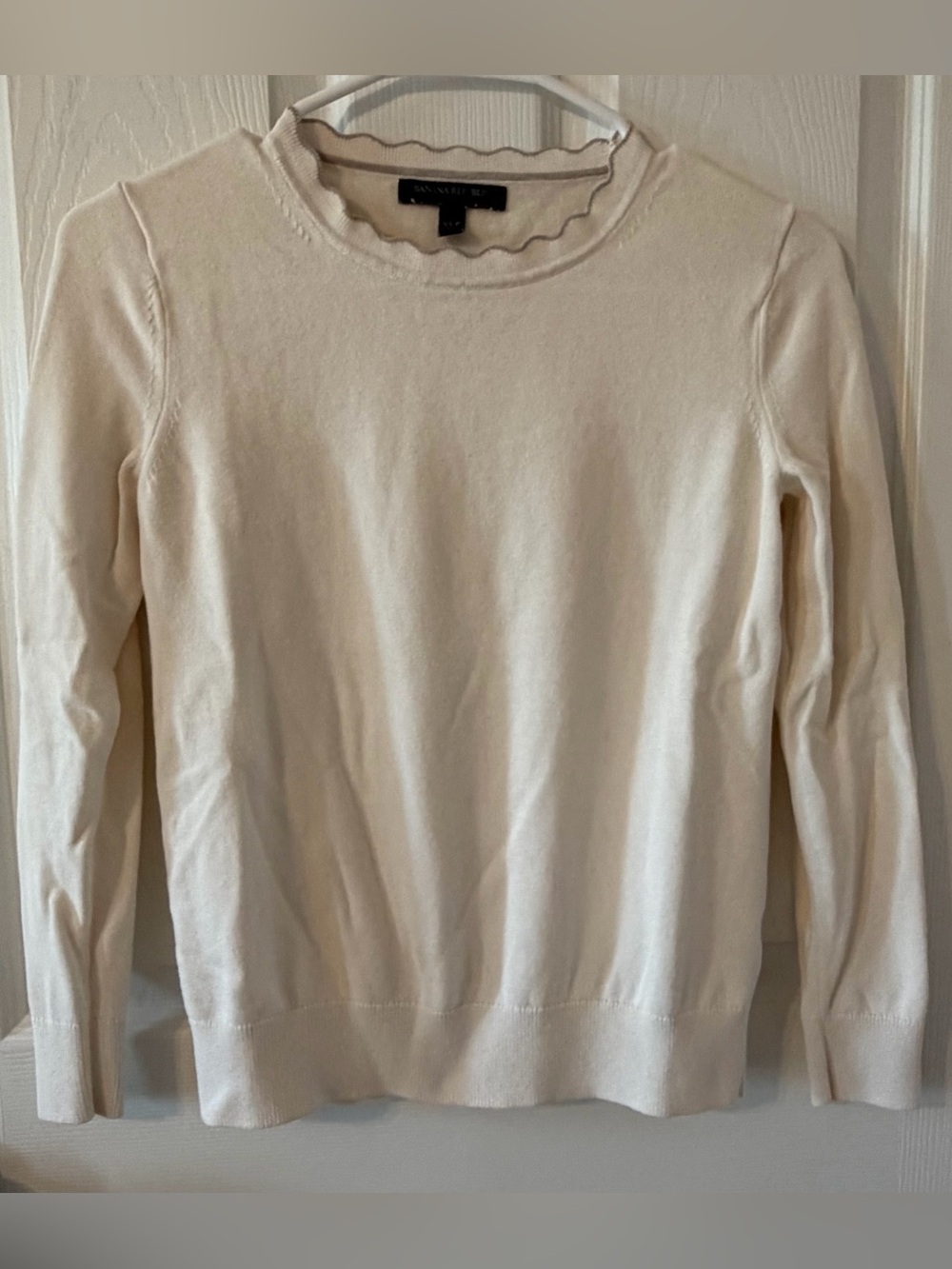 Banana Republic Factory Cream Scallop-Edge Crew Sweater XS Petite